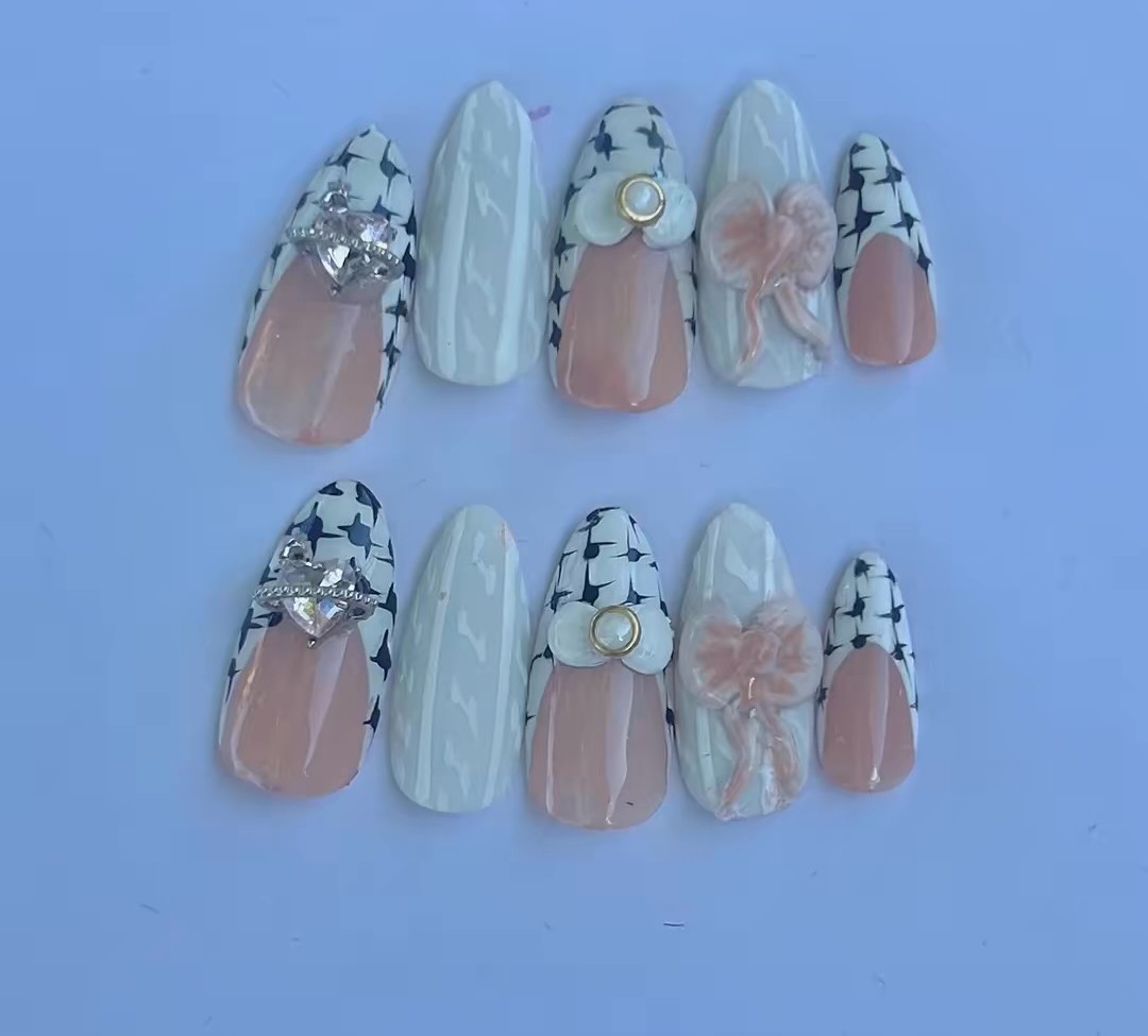 Channel Bag Nail Set